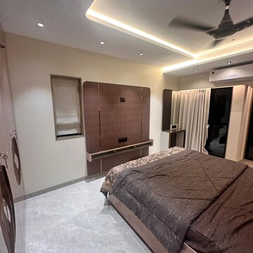 Bedroom in 2 BHK Apartment at Versova – for Rent