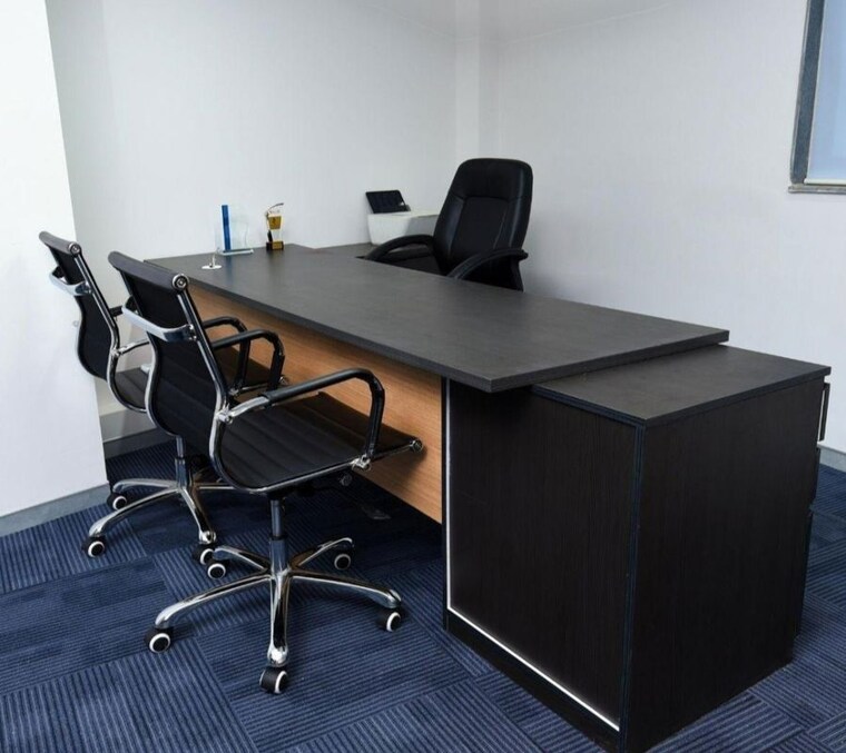 Team Area, carter road Commercial Office Space 135 Sq.Ft. In Carter Road Mumbai 9870984