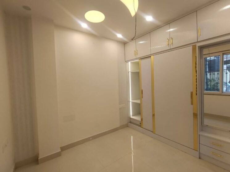 Room, janakpuri 4 Bedroom 1600 Sq.Ft. Apartment In Janakpuri Delhi 9870997