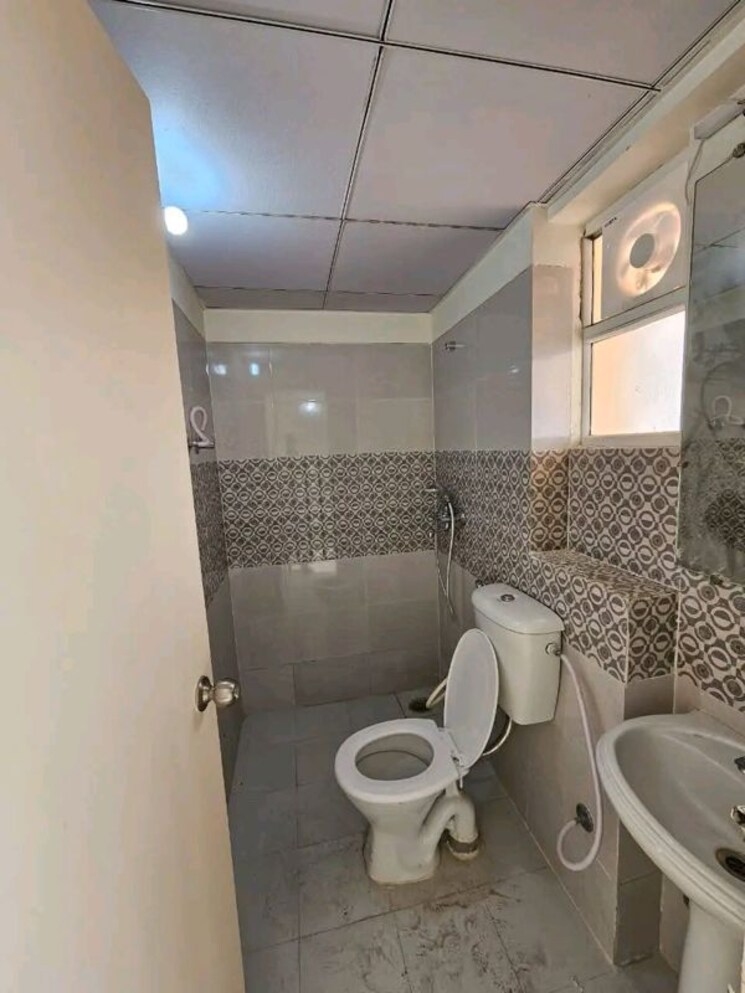 Bathroom, gaur-city-2-14th-avenue 3 Bedroom 1300 Sq.Ft. Apartment In Sector 16c Greater Noida Greater Noida 9870999