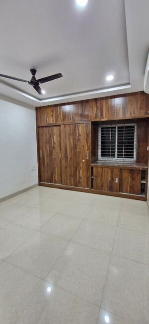 Room in 2 BHK Builder Floor at Kondapur – for Rent