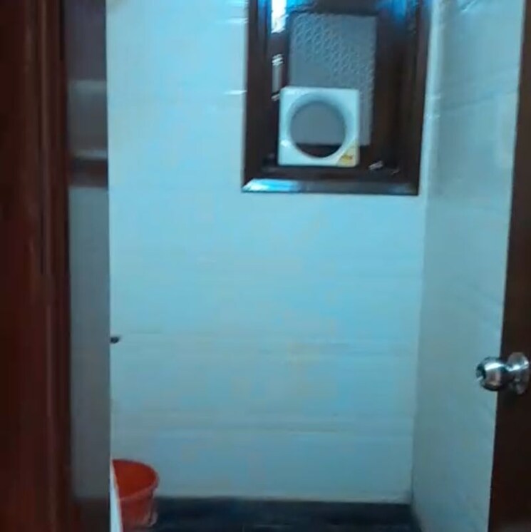 Bathroom, malviya nagar 3 Bedroom 1200 Sq.Ft. Builder Floor In Malviya Nagar Delhi 9871017