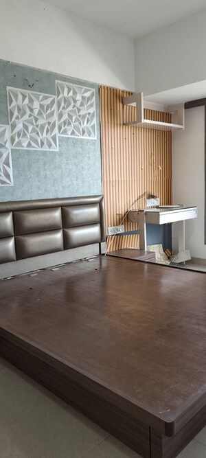 Room in 2 BHK Apartment at Cosmos Jewels Solitaire, Ghodbunder Road – for Rent