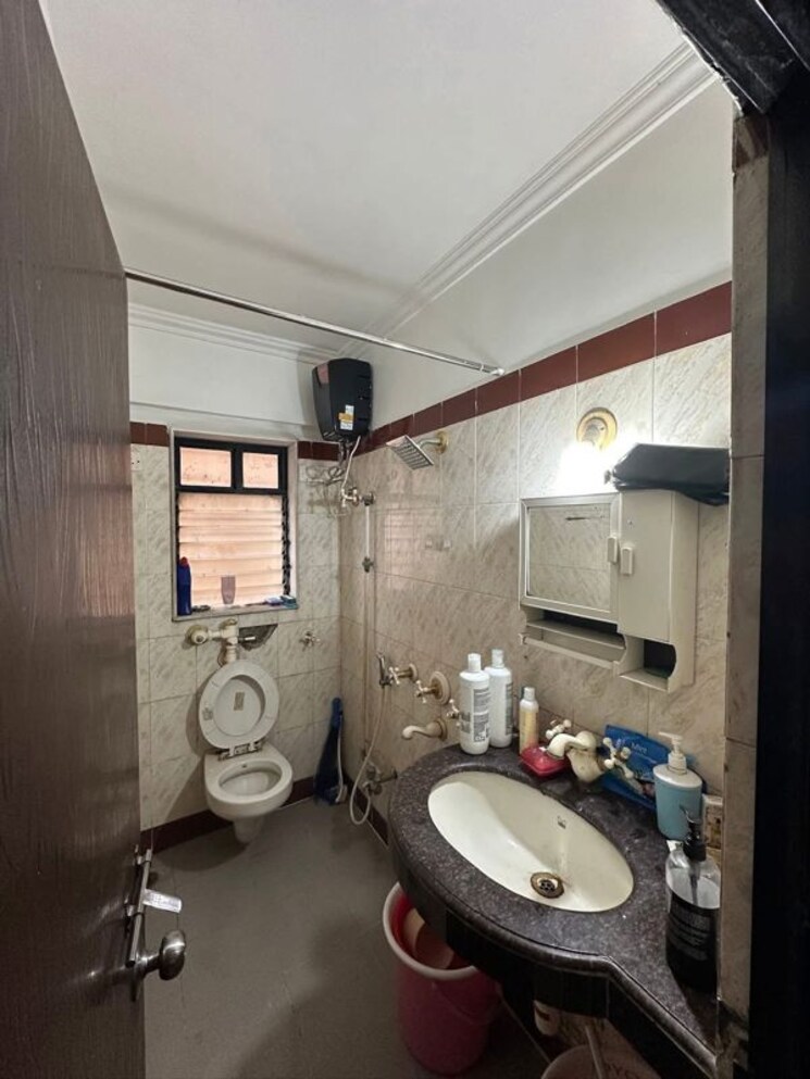Bathroom, andheri west Pg For Boys In Andheri West 9871024