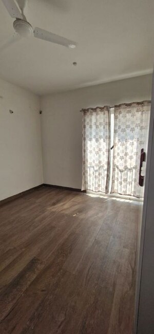 Room in 3 BHK Builder Floor at Kondapur – for Rent