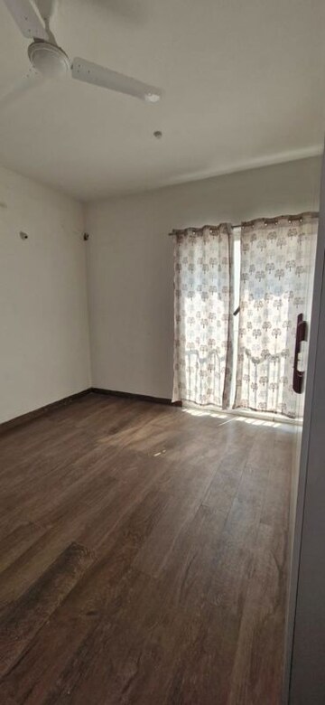 Room in 3 BHK Builder Floor at Kondapur – for Rent