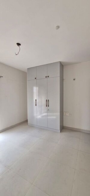 Room in 3 BHK Builder Floor at Kondapur – for Rent