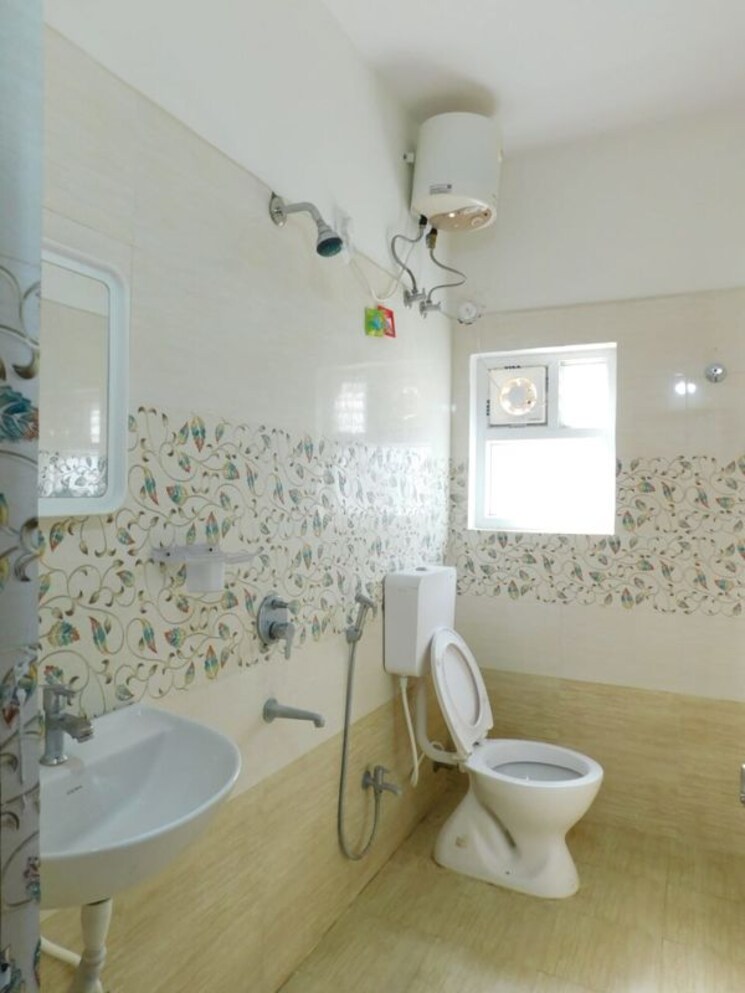 Bathroom, kondapur 3 Bedroom 2000 Sq.Ft. Builder Floor In Kondapur Hyderabad 9871033