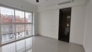 Room in 2 BHK Apartment at Lodha Amara, Kolshet Road – for Rent