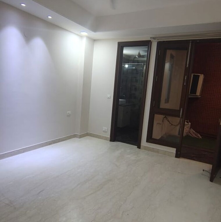 Room, shivalik colony 3 Bedroom 1800 Sq.Ft. Builder Floor In Shivalik Colony Delhi 9871060