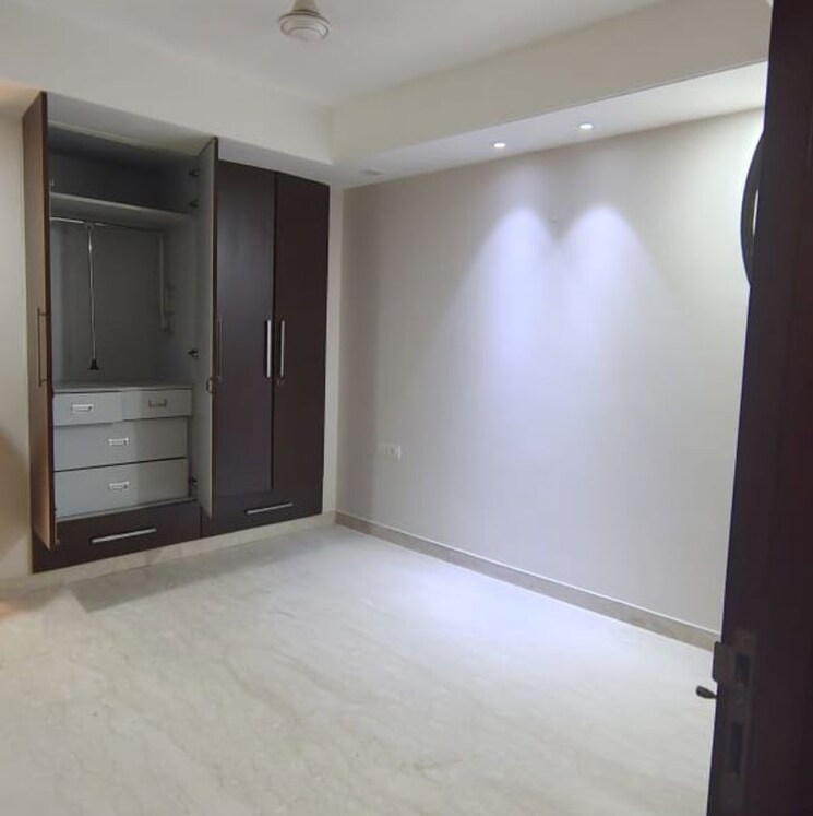 Room, shivalik colony 3 Bedroom 1800 Sq.Ft. Builder Floor In Shivalik Colony Delhi 9871060