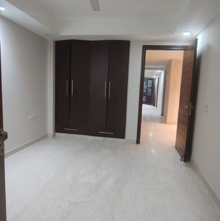 Room, shivalik colony 3 Bedroom 1800 Sq.Ft. Builder Floor In Shivalik Colony Delhi 9871060