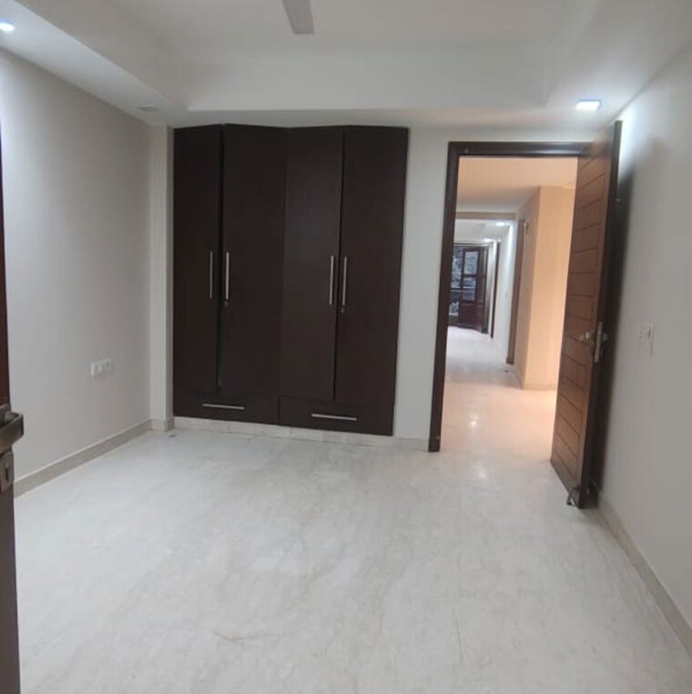 Room, shivalik colony 3 Bedroom 1800 Sq.Ft. Builder Floor In Shivalik Colony Delhi 9871060