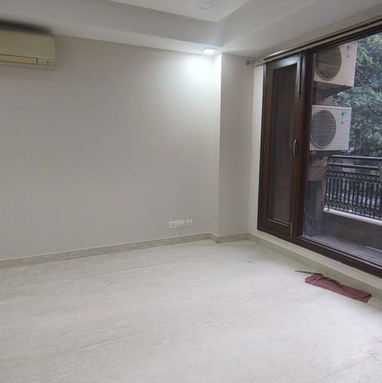 Room, shivalik colony 3 Bedroom 1800 Sq.Ft. Builder Floor In Shivalik Colony Delhi 9871060