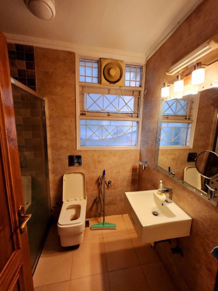 undefined, shivalik colony 3 Bedroom 200 Sq.Yd. Apartment In Shivalik Colony Delhi 9871064