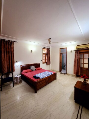 Living Room in 3 BHK Apartment at South Extension ii – for Rent