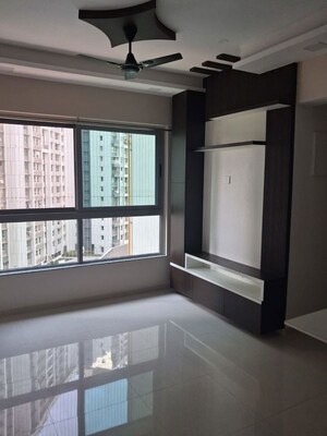 2 BHK Apartment For Rent in Kalpataru Immensa, Kolshet Road