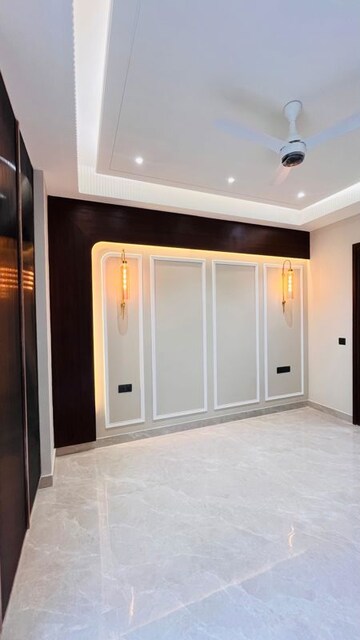 Building Lobby in 3 BHK Builder Floor at Anant Raj Ashok Estate, Sector 63a – for Sale