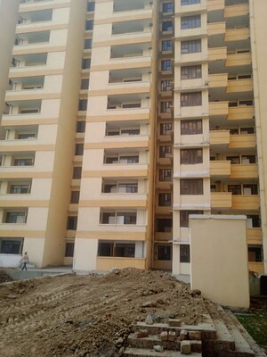 3 BHK Apartment For Sale in HRH City Vasant Valley, Sector 56a