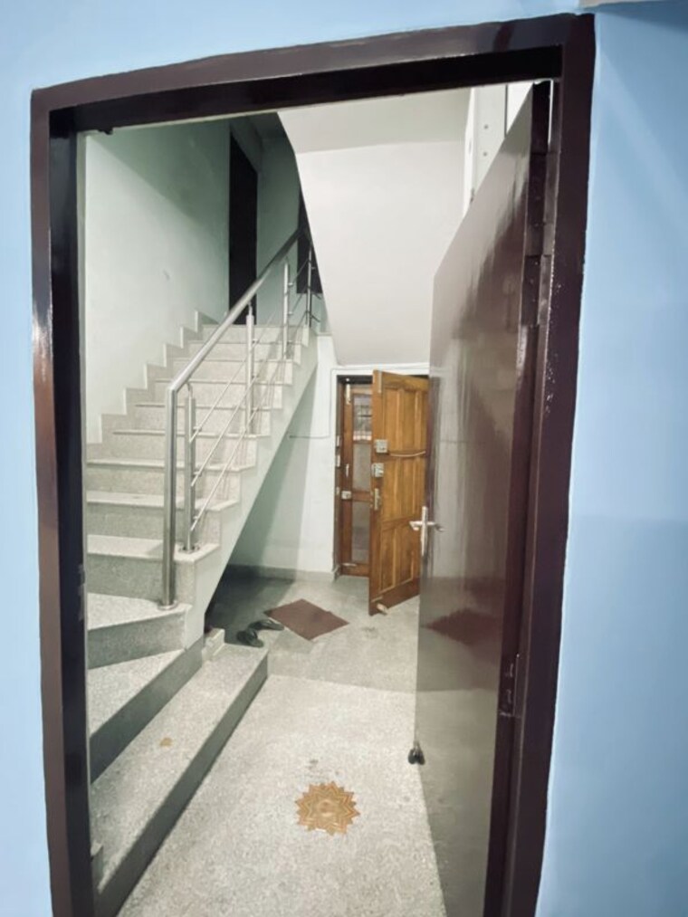 undefined, indira nagar 3 Bedroom 2200 Sq.Ft. Villa In Indira Nagar Lucknow 9871113