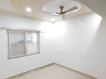 Room in 4 BHK Apartment at Aakriti CRR Lakeside Ville, Tellapur – for Rent