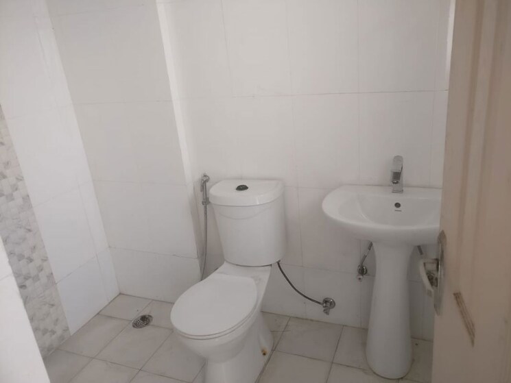 Bathroom, supertech-cape-town 2.5 Bedroom 1150 Sq.Ft. Apartment In Sector 74 Noida 9871173
