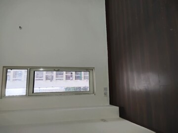 Room in 3 BHK Apartment at Assotech Windsor Court, Sector 78 – for Rent