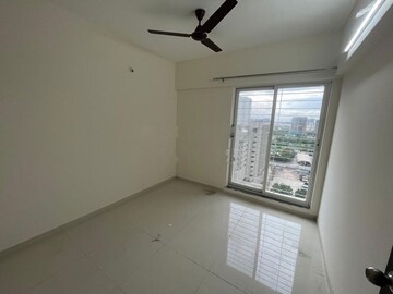 Room in 3 BHK Apartment at Mantra Insignia, Mundhwa – for Rent