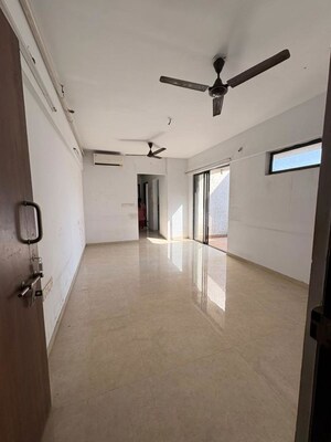 2 BHK Apartment For Rent in Lodha Lakeshore Greens, Dombivli East