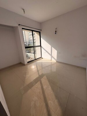 Room in 2 BHK Apartment at Lodha Downtown, Dombivli East – for Rent