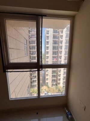 Room in 2 BHK Apartment at Signature Global Proxima, Sector 89 – for Rent