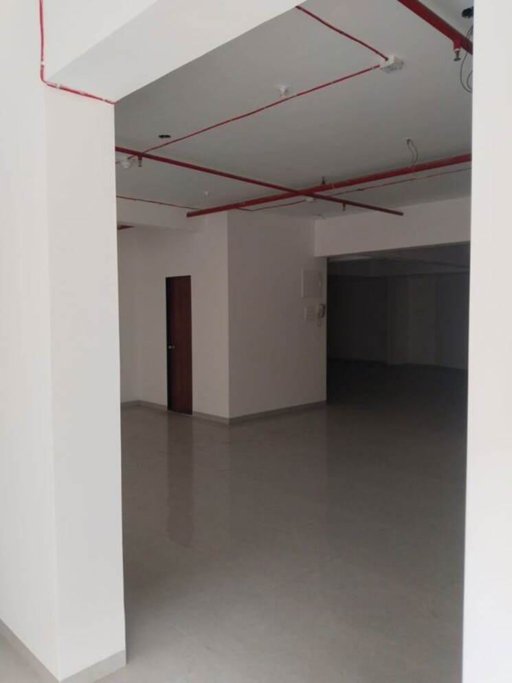 Room, vile parle east Commercial Showroom 1500 Sq.Ft. In Vile Parle East Mumbai 9871288