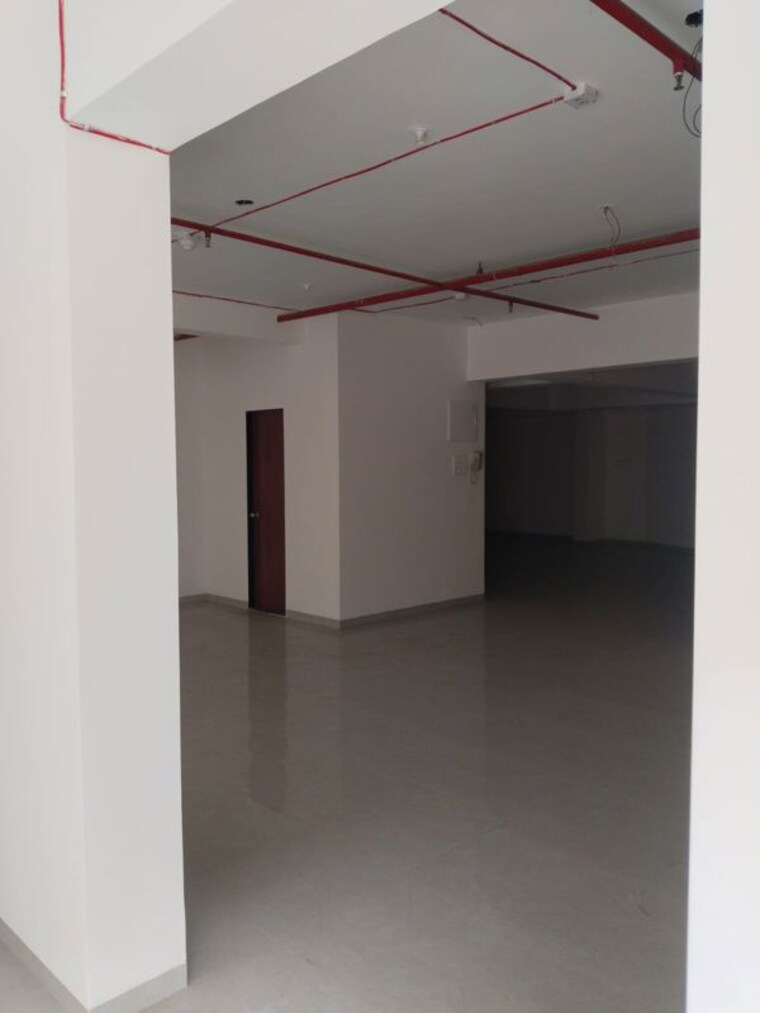 Room, vile parle east Commercial Showroom 1500 Sq.Ft. In Vile Parle East Mumbai 9871288