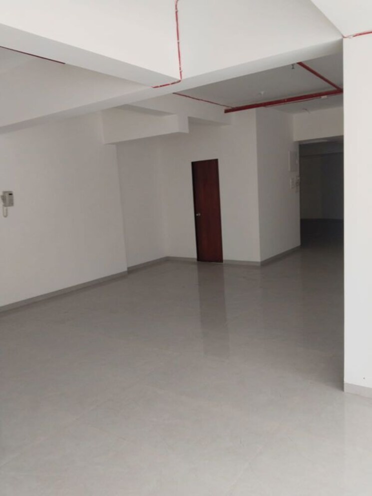 Room, vile parle east Commercial Showroom 1500 Sq.Ft. In Vile Parle East Mumbai 9871288