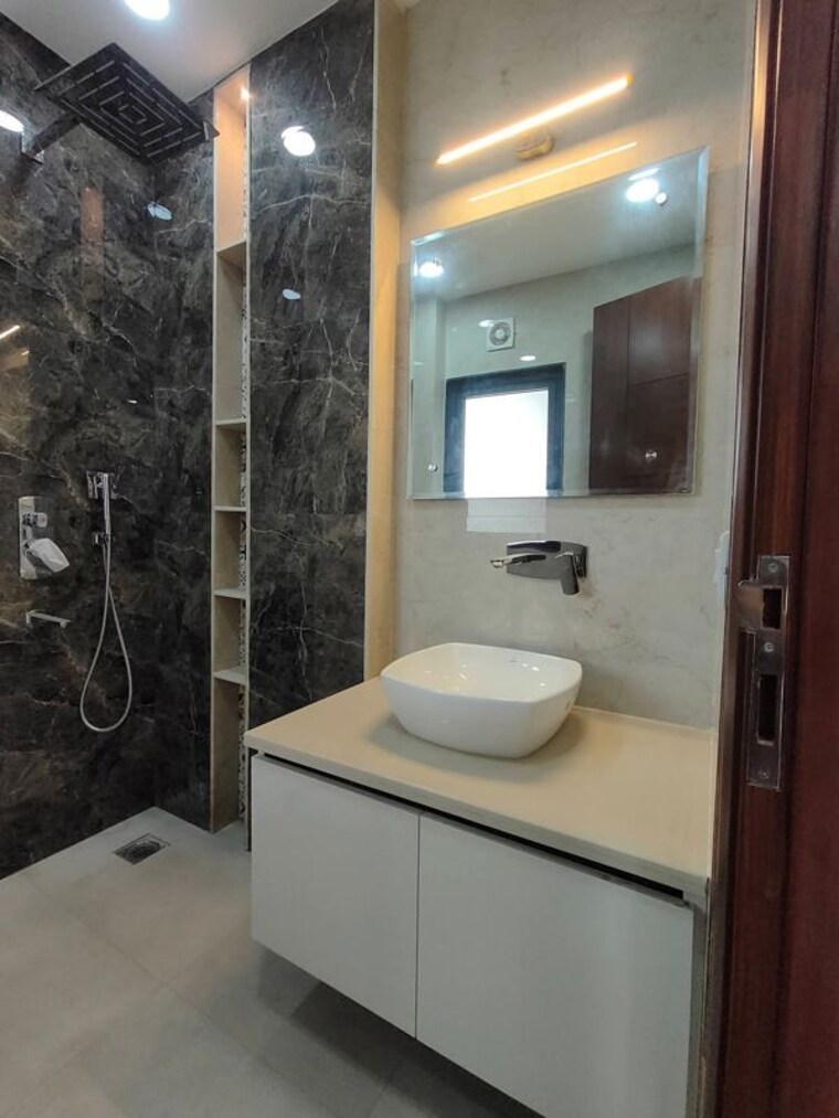 Bathroom, aradhya-homes 4 Bedroom 2200 Sq.Ft. Apartment In Sector 67a Gurgaon 9871296