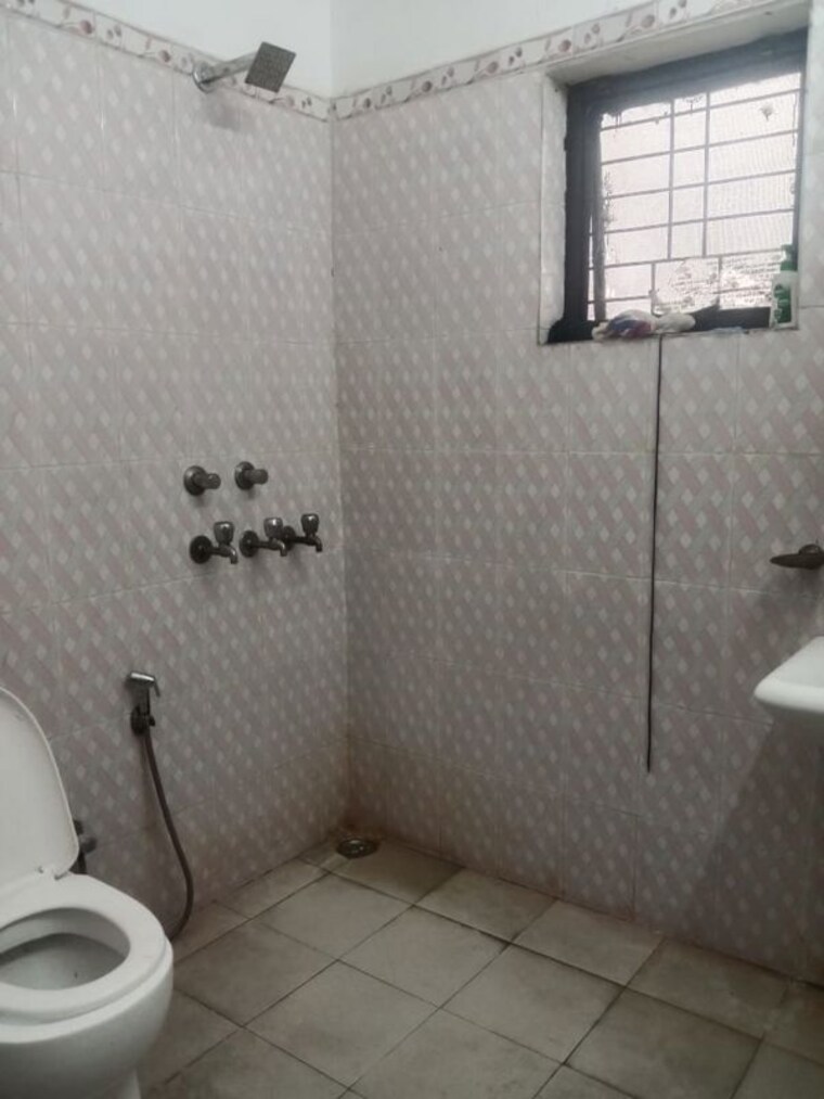 Bathroom, presidency-heights 2 Bedroom 1270 Sq.Ft. Apartment In Sector 25 Yamuna Expressway Greater Noida 9871305