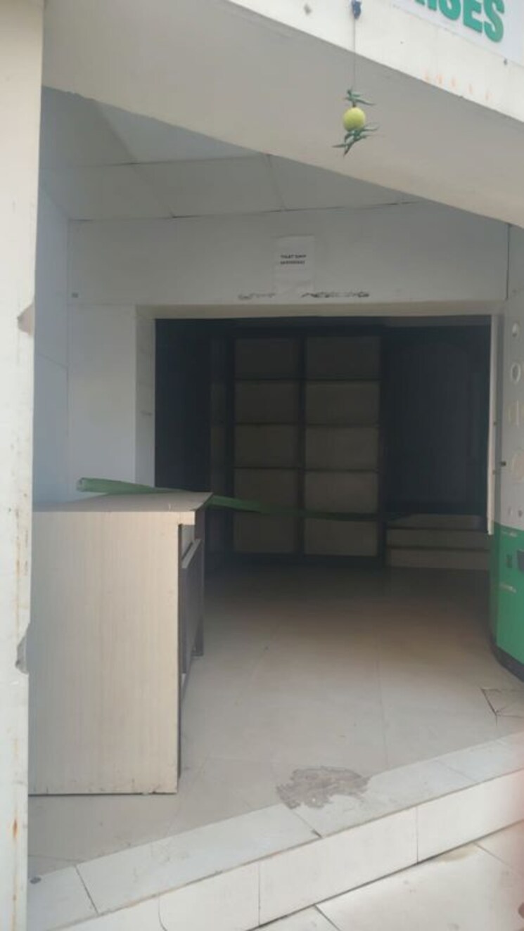 Room, upper bazar Commercial Shop 300 Sq.Ft. In Upper Bazar Ranchi 9871327