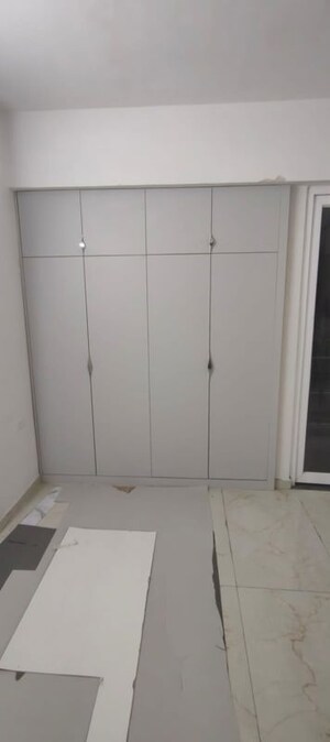 Building Lobby in 2.5 BHK Builder Floor at Smart World Gems, Sector 89 – for Sale