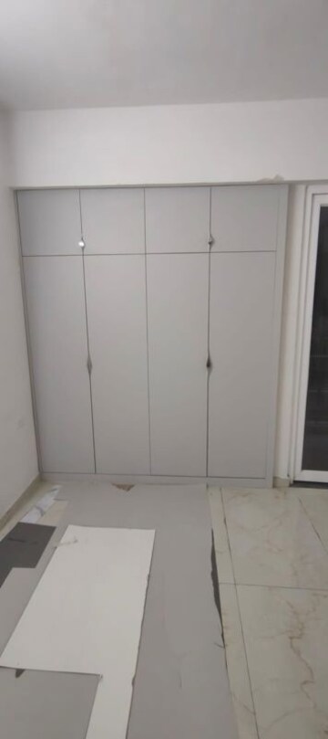 Building Lobby in 2.5 BHK Builder Floor at Smart World Gems, Sector 89 – for Sale