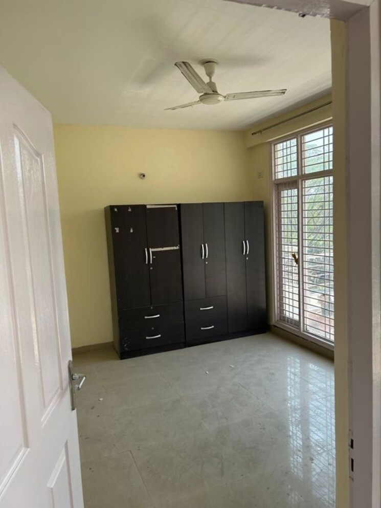 Room, rps-palm-drive 3 Bedroom 2430 Sq.Ft. Apartment In Sector 88 Faridabad 9871350