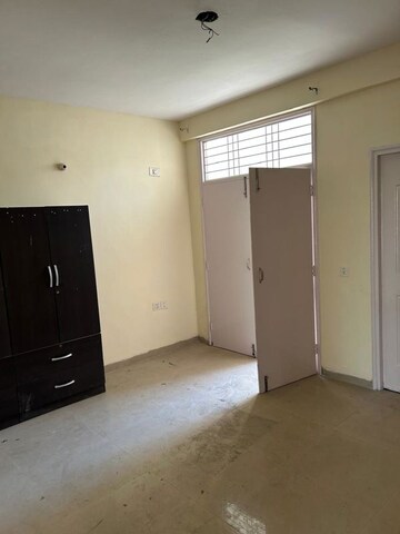 Room in 3 BHK Apartment at RPS Palm Drive, Sector 88 – for Rent