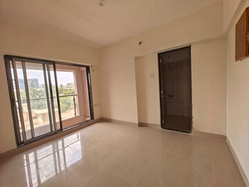 Room in 3 BHK Apartment at The Central, Chembur – for Rent