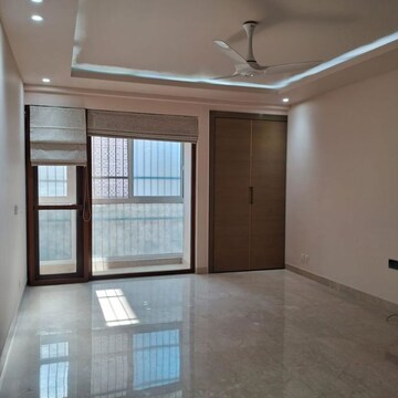 Room in 4 BHK Builder Floor at Panchsheel Park – for Rent