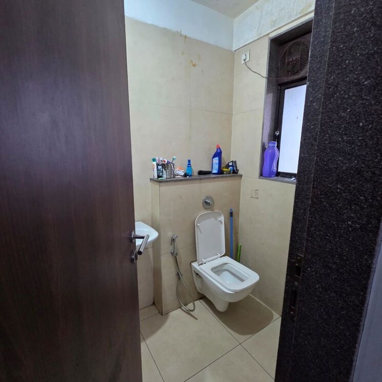 Bathroom, chembur 2 Bedroom 910 Sq.Ft. Apartment In Chembur Mumbai 9871374