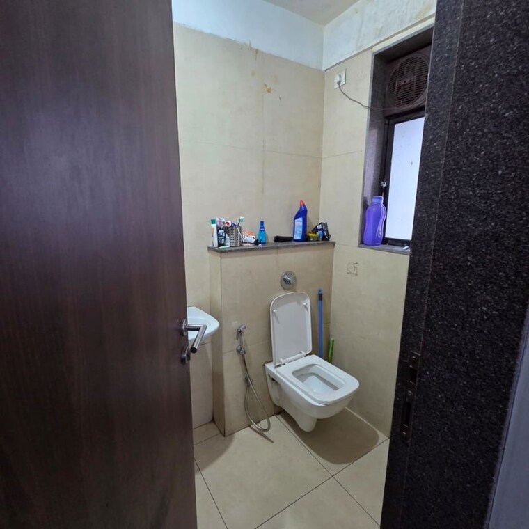 Bathroom, chembur 2 Bedroom 910 Sq.Ft. Apartment In Chembur Mumbai 9871374