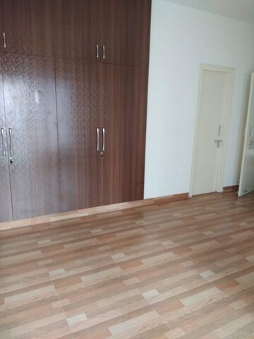 Room in 3.5 BHK Apartment at UPAVP Bhagirathi Enclave, Raebareli Road – for Rent