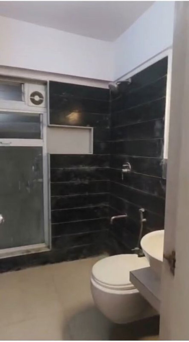 Bathroom, chembur 2 Bedroom 975 Sq.Ft. Apartment In Chembur Mumbai 9871430