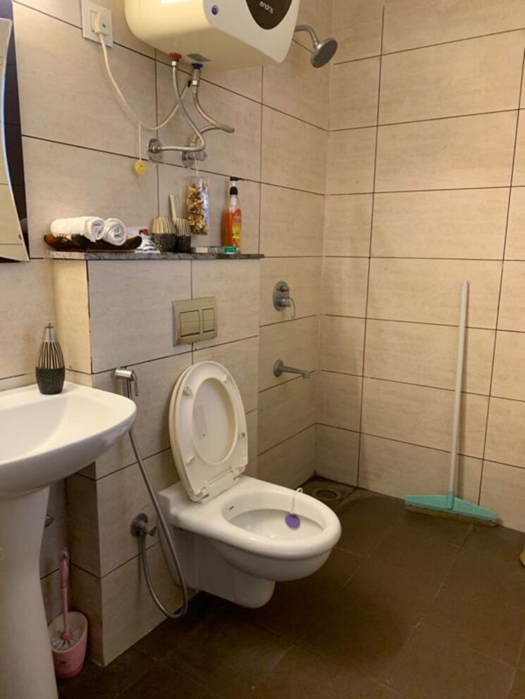 Bathroom, motiaz-royal-citi 3 Bedroom 1850 Sq.Ft. Apartment In Ambala Highway Zirakpur 9871479