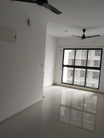 Room in 1 BHK Apartment at UK Iridium, Kandivali East – for Rent