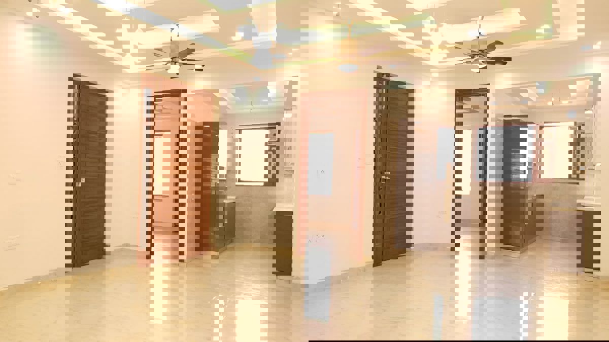 3 BHK 250 Sq.Yd. Builder Floor in BPTP Park Central